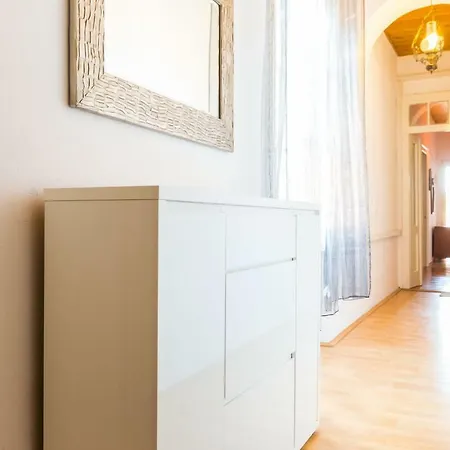 Optimist Apartment *