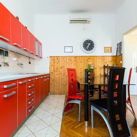 Optimist Apartment