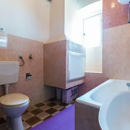 Optimist Apartment *